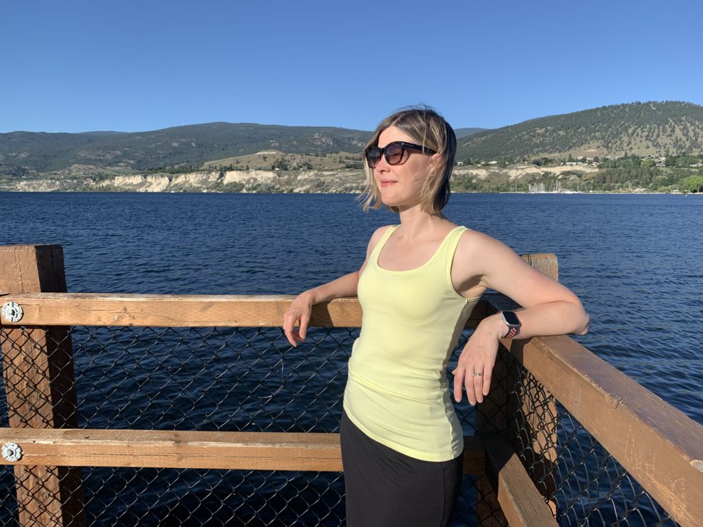 Woman with T1D stands on pier in Penticton, reflecting on her diaversary