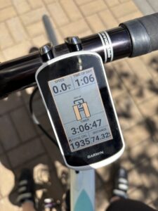 Cycling statistics showing timer for the ride, calories burned, and total distance